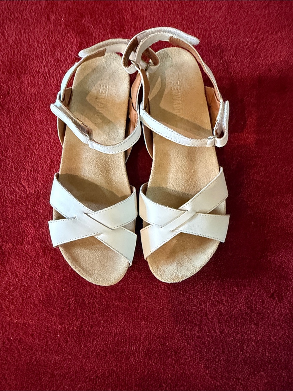 Benvado Italian White Crisscross Strap Leather Sandals
